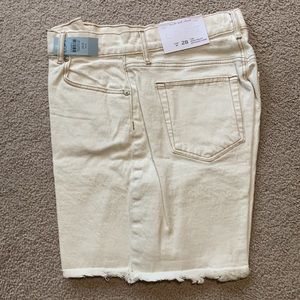 Cream colored boyfriend cut Jean shorts!